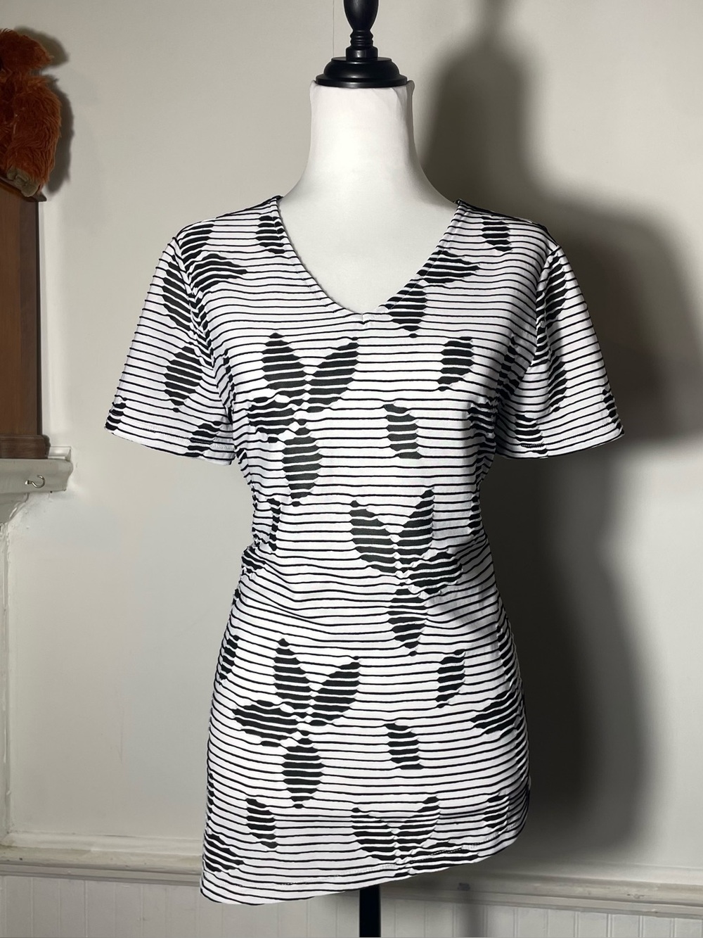 Chico’s - Black ad White Floral Striped Side Slit V Neck Short Sleeve Top